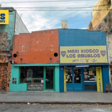 Venta. La boca. Casa y 2 Locales.