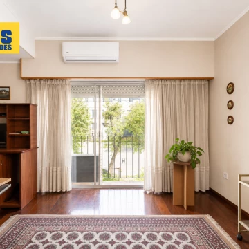 Venta casa en lote propio - dos plantas, terraza y cochera.