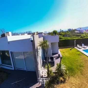 Casa en el prado eco village