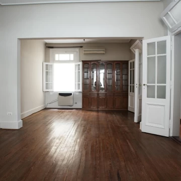 ALQUILER DEPARTAMENTO DÚPLEX 4 AMBIENTES EN RECOLETA – APTO PROFESIONAL