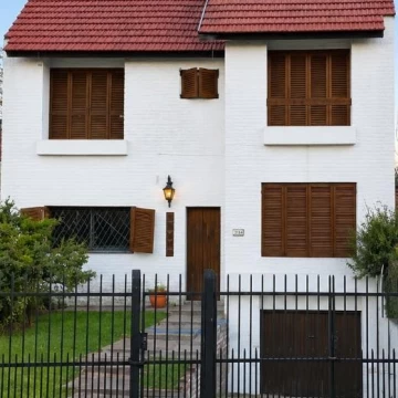 VENTA CASA 5 AMBIENTES EN ESCOBAR