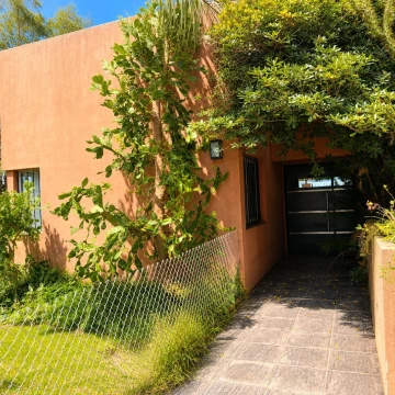 Casa moderna sobre 2000 m2, en una planta – El Cazador, Escobar