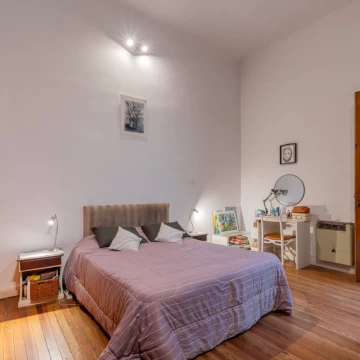 Venta. PH 5 ambientes con entrada independiente. local. Expensas bajas. Patio. Almagro