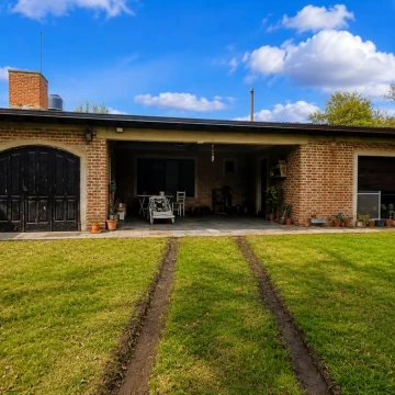 Casa 4 amb en venta en Barrio Parque Girado, Chascomús