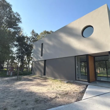 Casa Venta en Casa en venta en Santa Sofía Moderna, 2 plantas, 3 dormitorios,2 baños, galería con parrilla. A ESTR 5500