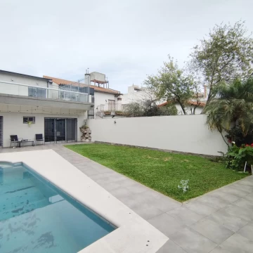 Impecable casa en venta en Villa del Parque de 5 dormitorios