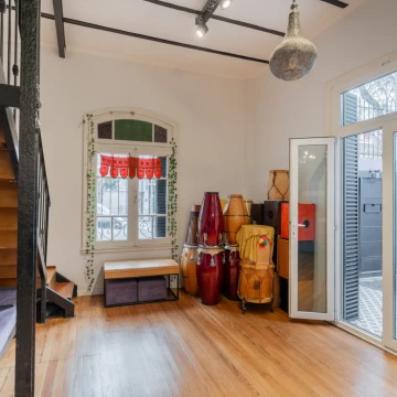 CASA EN LOTE PROPIO CON COCHERA, PATIO Y TERRAZA – VILLA GENERAL MITRE