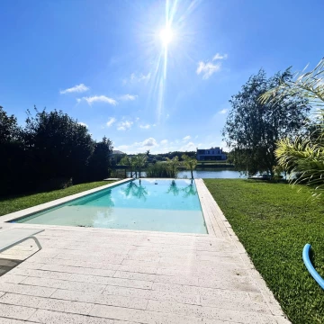 VENTA EN OPORTUNIDAD CASA SALIDA A LAGUNA CANTON ISLAS Mobiliario incluido!!