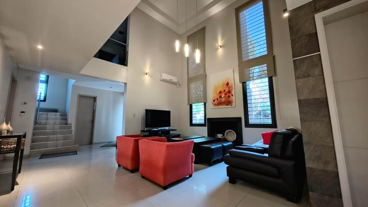 Casa en Venta Callejón Semi Privado Calle Gutiérrez Inmediaciones Club de Campo V, pileta, cochera - 5