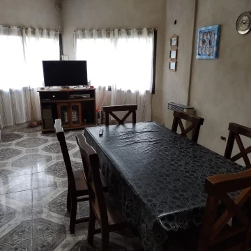 GRAN CASA A TERNINAR DETALLES FINOS EN VILLLA ALLENDE