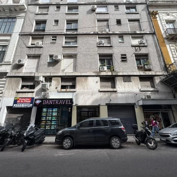 Chacabuco y Hipolito Yrigoyen - Ideal Flipping - 2/3 amb con patio - Venta