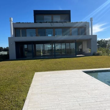 CASA VENTA NORDELTA A ESTRENAR LOS PUENTES 