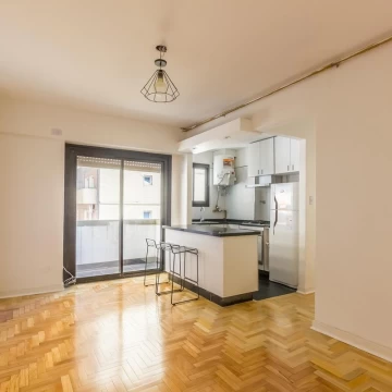 Departamento  en alquiler 2 ambientes  balcón  piso alto en Villa Luro a nuevo.