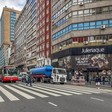 Local en venta en San Nicolás, Salida por florida y por AV. Corrientes, con sótano y altillo.