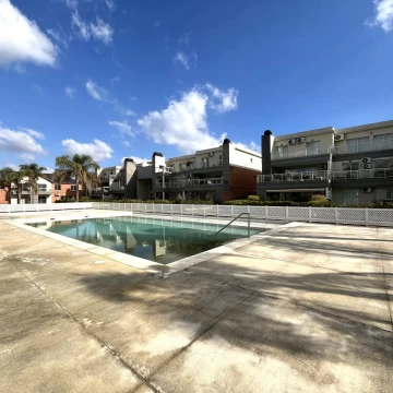 VENTA 3 amb parrilla balcón naturaleza Maschwitz Piscina Luminoso