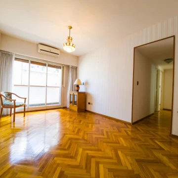 Caballito,Departamento al frente, 4 ambientes, Muy Luminoso, Cocina (lavadero integrado), 2 balcones