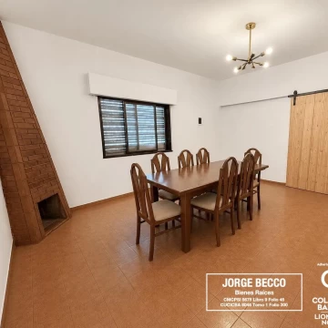 Venta casa 9 ambientes en Villa Maipu con terraza, patio y garaje