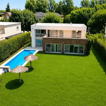 VENTA CASA 4 AMBIENTES LUMINOSA CON PILETA  GALERIA JARDÍN  HARAS SANTA MARIA BARRIO LOS ALAMOS