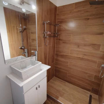 Bahia Blanca al 3700 Alquiler dos ambientes reciclado  con patio, Villa Devoto.