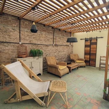 Venta departamento de 4 ambientes en Villa del Parque con patio, se acepta permuta