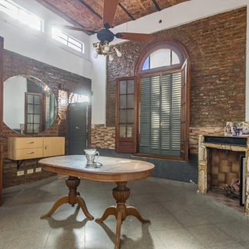 Casa 4 ambientes con patio y quincho en Pompeya
