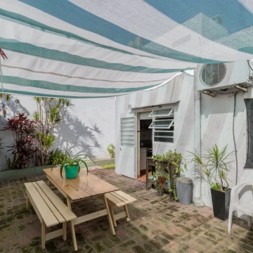 Venta Villa Lugano Casa 3 Ambientes Patio Jardin Cochera