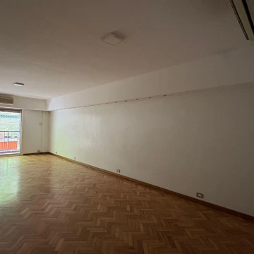Departamento de 3 dormitorios y cochera en venta en Recoleta