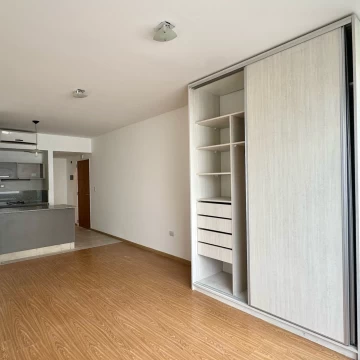 Alquiler Ambiente super luminoso con balcón-Pileta y Laundry en  NUÑEZ