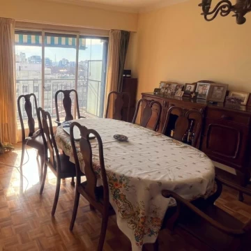 Departamento en venta 4 Ambientes con 3 Dormitorios | 8° Piso, Muy Luminoso | Av. Rivadavia, Flores.