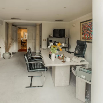Venta Oficina apta varios destinos en Boulevard Dardo Rocha