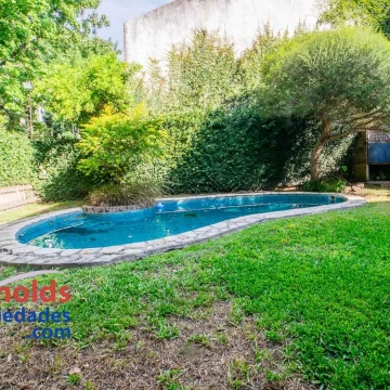 MARTINEZ VIAS A LIBERTADOR CON JARDIN PILETA Y PARRILLA APTA CREDITO
