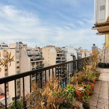 Venta Departamento 4 Ambientes Balcón y Baulera en Caballito