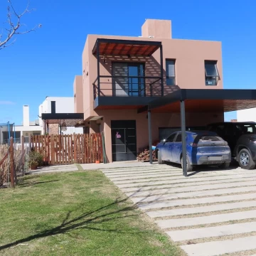 Casa en Venta y Alquiler 5 ambientes Barrio Santa Isabel 2
