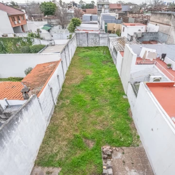 Casa. 4 Amb. Lote 50m. Jardin. A refaccionar. Villa Devoto. Av. Mosconi 4177