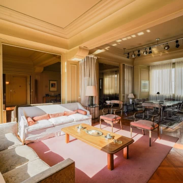 VENTA DE EXCELENTE PISO 5 AMBIENTES C/BALCÓN ATERRAZADO AL FRENTE, DEPENDENCIA Y BAULERA EN RETIRO