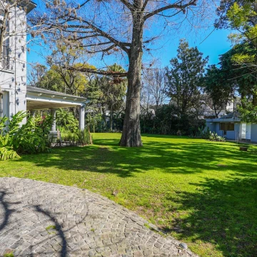 Venta casa 5 ambientes lote 2300 M2 en Lomas de San Isidro  