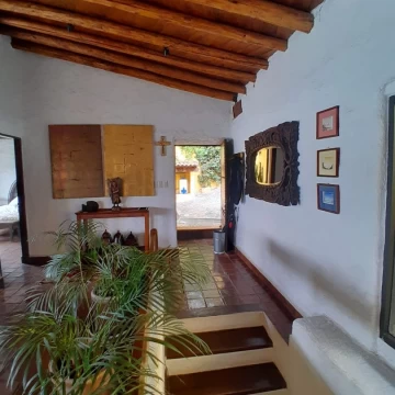 Residencia de Altura con Vista Panorámica a la Laguna en la Peña, Valle de Bravo