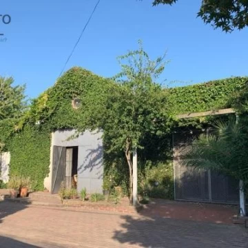 Importante propiedad en venta con Casa / Galpon Villa Castells - Manuel B Gonnet Lote 40x70