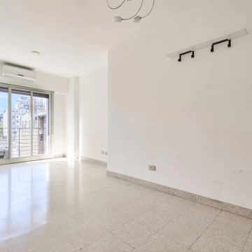 VENTA 2 Ambientes con Espacio Extra para Escritorio o Dependencia – Balcón – Congreso