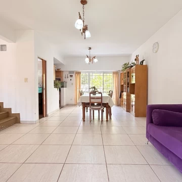 CASA VENTA 4 AMBIENTES  EN VILLA LUZURIAGA -RAMOS MEJIA- CON COCHERA