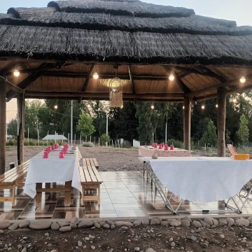ALQUILER SALON COMERCIAL CON QUINCHO EN LAS COMPUERTAS, LUJÁN DE CUYO CON TOUR VIRTUAL