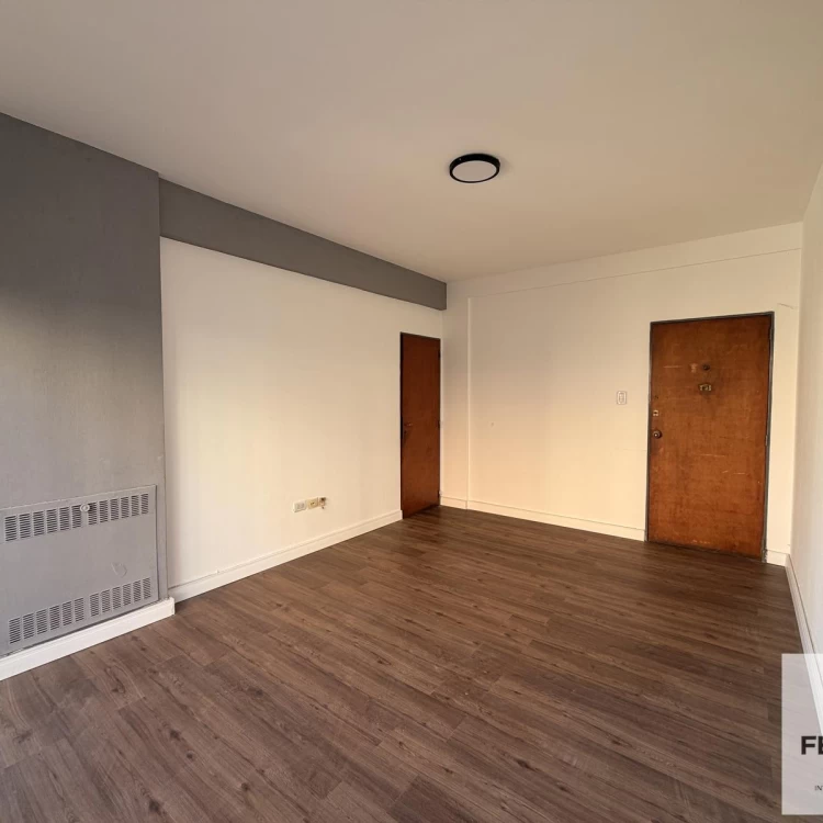 Departamento en Alquiler 2 Dormitorios con balcon. Chacabuco 52. 