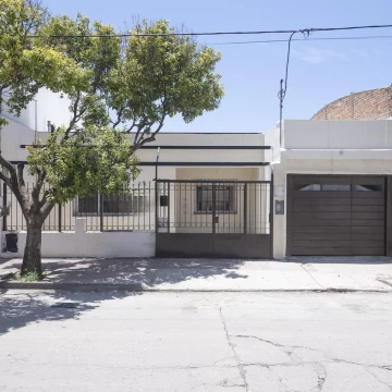 VENTA CASA LAS FLORES 2 DORM