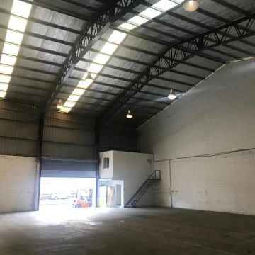 DEPOSITO DE 450 M2 - MORENO