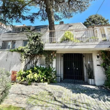 Casa en Mart.-Vias/Libert. - 6 ambientes con Pileta y Jardin - en Venta - San Isidro