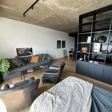 Departamento en tercer piso con vista a Ayres de Pilar en alquiler