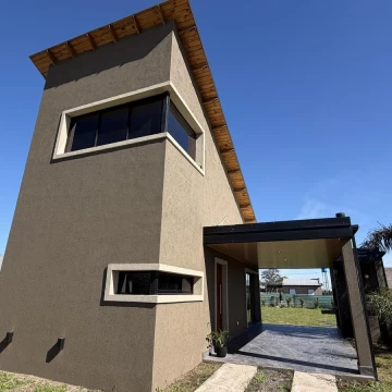 Casa 1 dormitorio estilo loft duplex en Punta Chacra