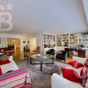Venta Departamento Piso Entero 3/4 dormitorios Dependencia y Cochera La Isla Recoleta