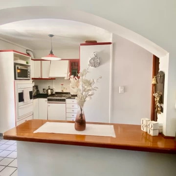 Casa venta 4 ambientes con jardin