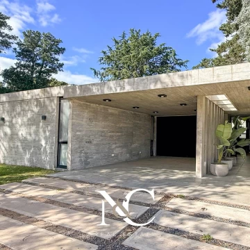 Casa en venta en Costa Esmeralda Hormigón visto